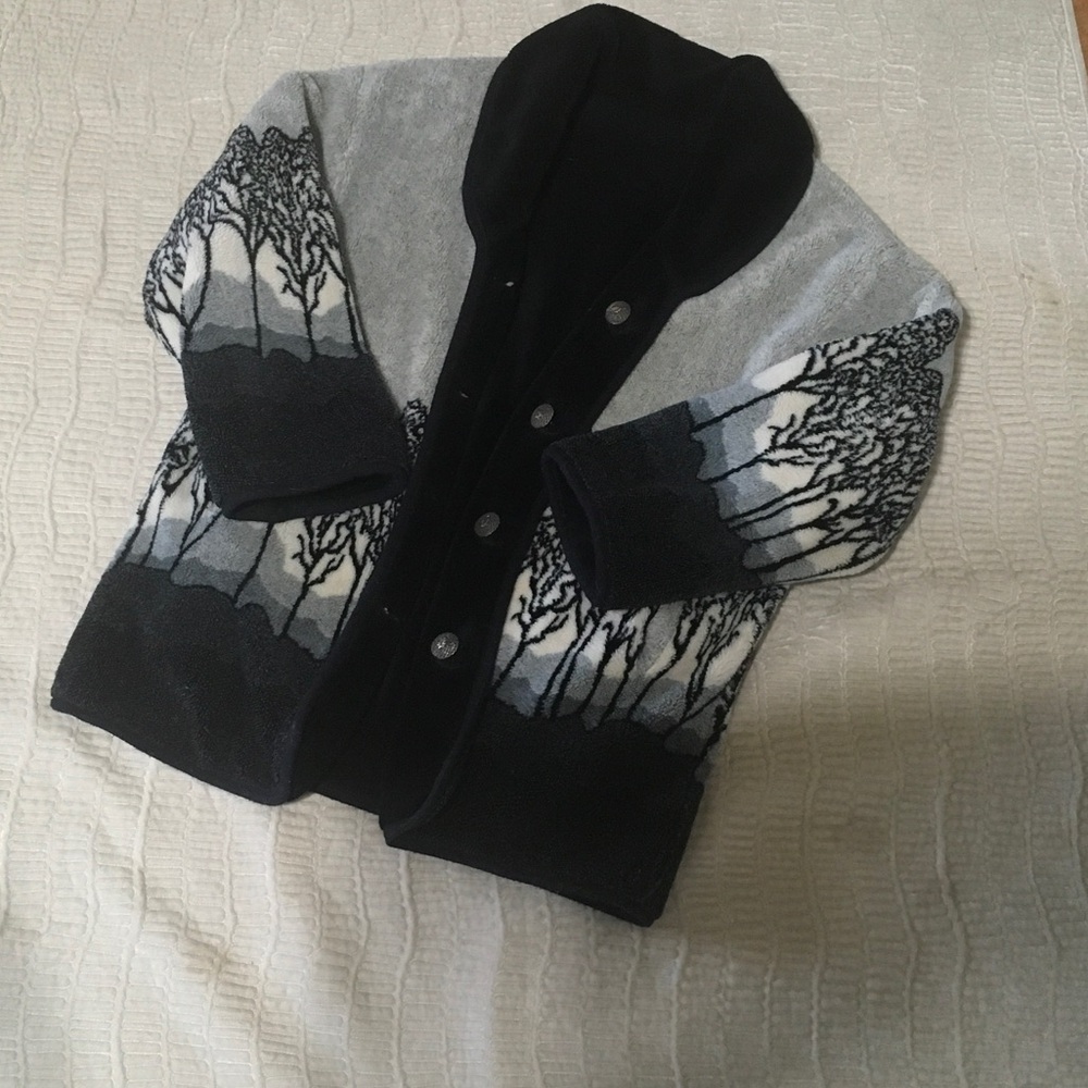 Thick, luxurious fleece, reversible, size XL. Stay super warm.